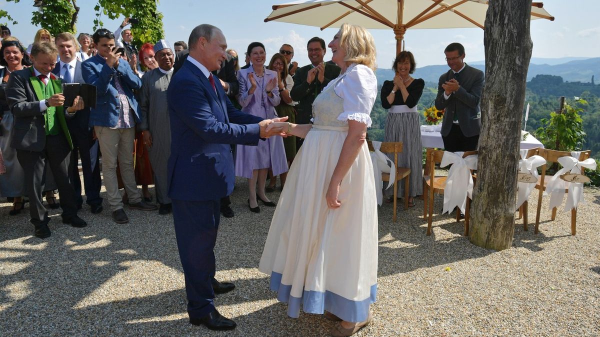 Rakouská exministryně jde po tanečku s Putinem do vedení Rosněfťu